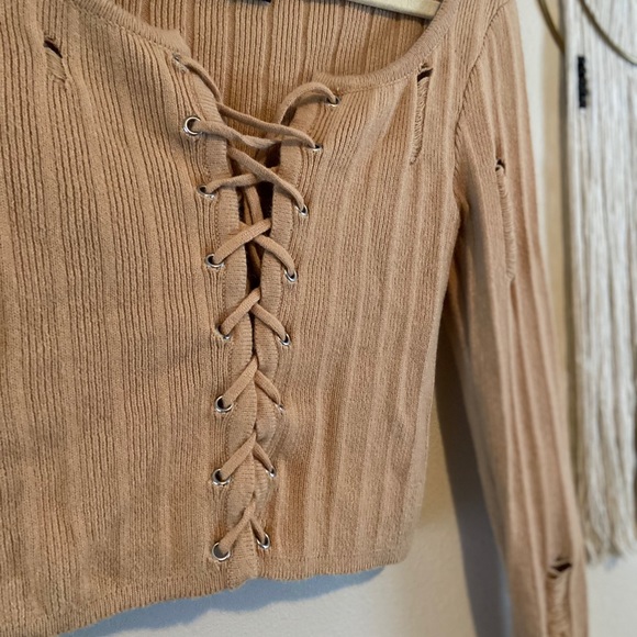 Forever21 long sleeve top. SO CUTE. NEVER worn. - Picture 2 of 4